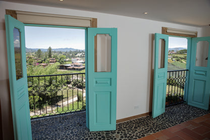 Serenidad con Encanto: Noche de Lujo, Tradición y Bienestar para Dos en El Carmen