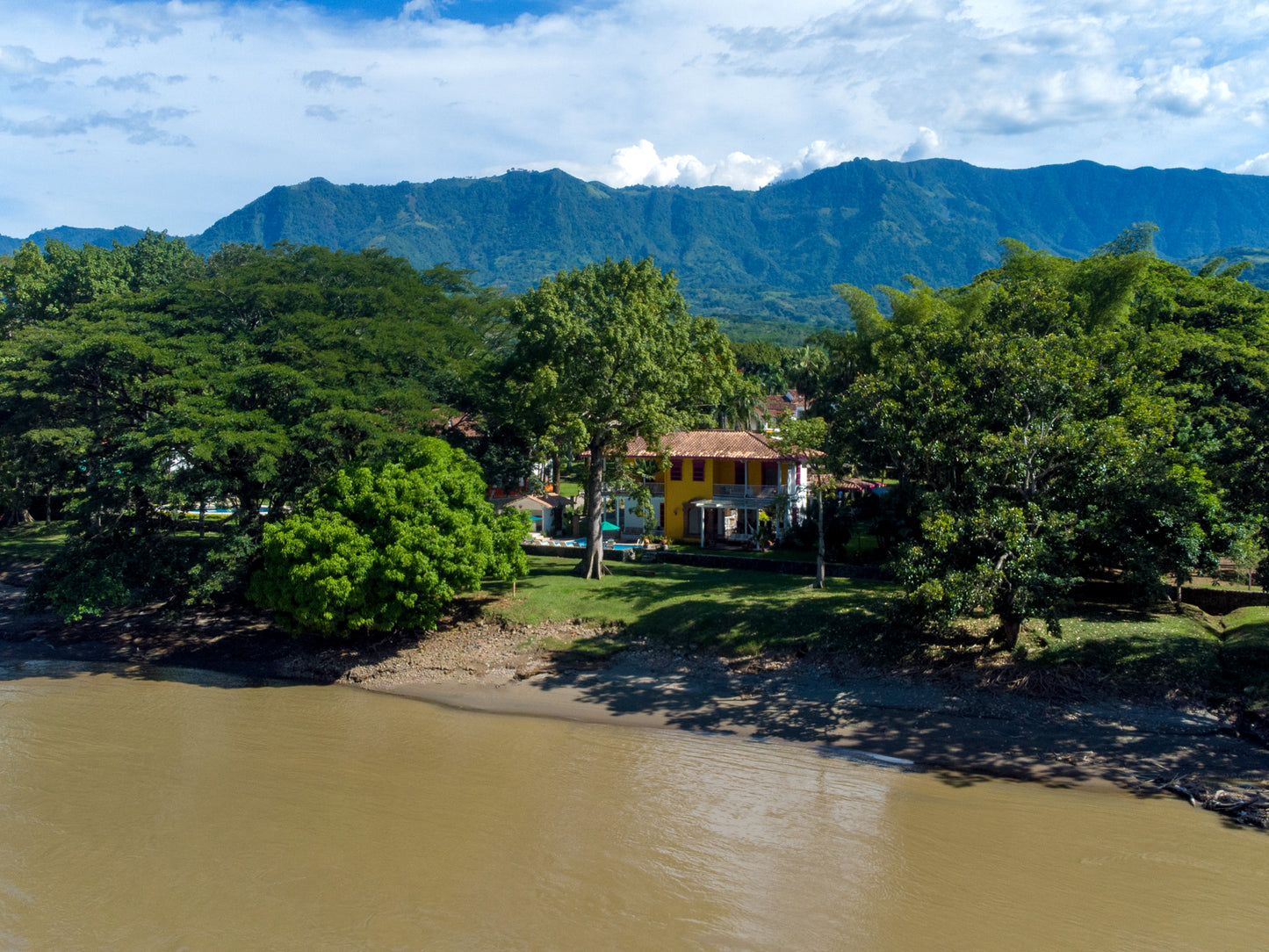 Travesía del Cauca: Aventura Fluvial, Noche y Descubrimientos para Dos