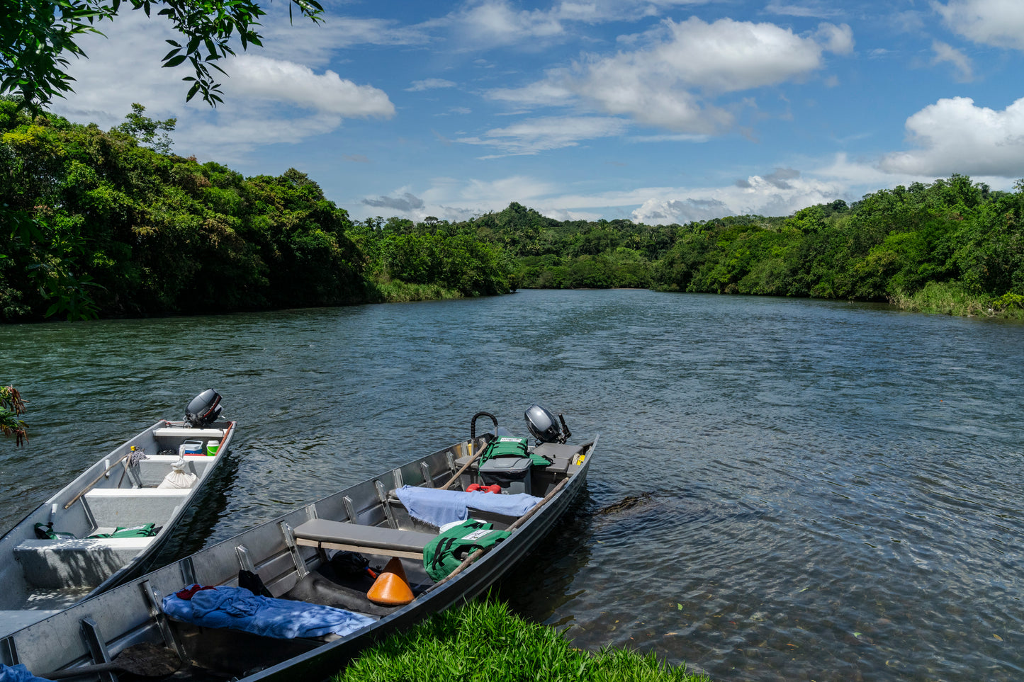 Paraíso Escondido: Noche Premium y Aventura Acuática para Dos en La Danta