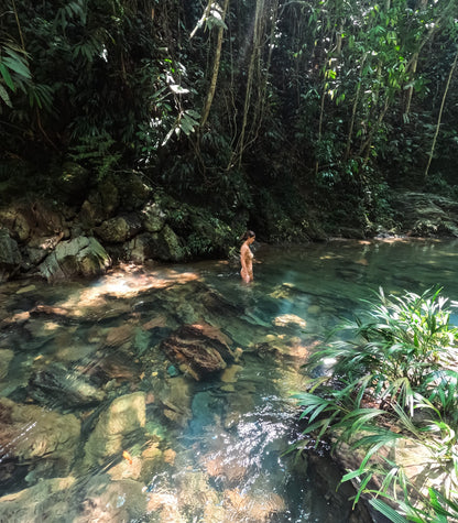 Paraíso Escondido: Noche Premium y Aventura Acuática para Dos en La Danta